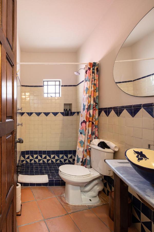Rooftop Jacuzzi! Country-Style 4 Bedroom Cottage 圣米格尔－德阿连德 外观 照片